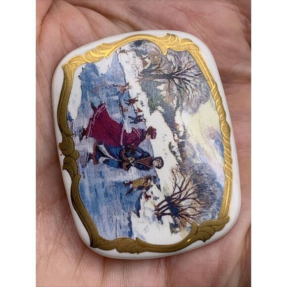 Vtg Currier & Ives Porcelain Ice Skating Brooch - Picture 4 of 6